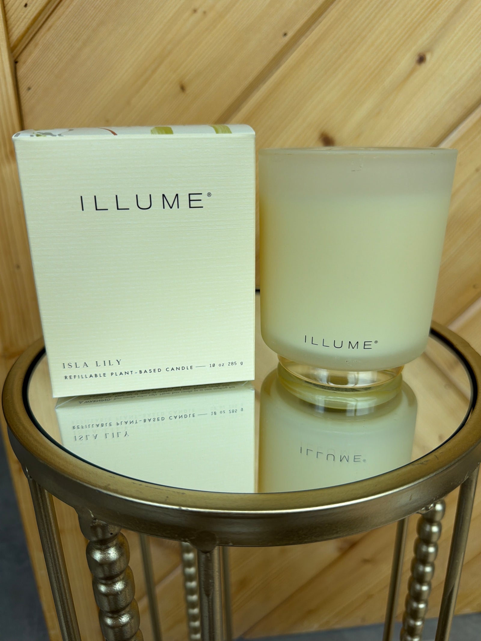 Isla Lily Boxed Glass Candle